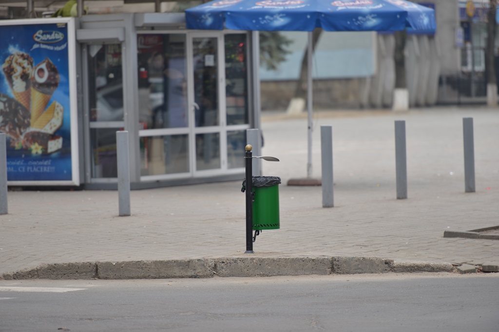 Pe străzile Chișinăului au fost instalate urne noi