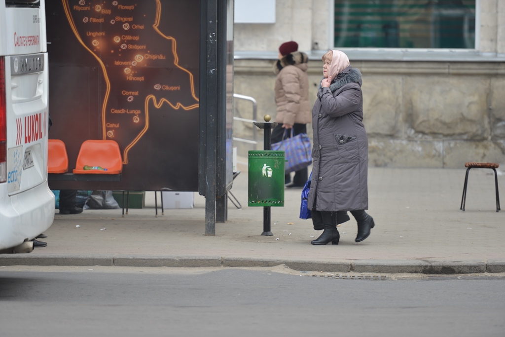 Pe străzile Chișinăului au fost instalate urne noi