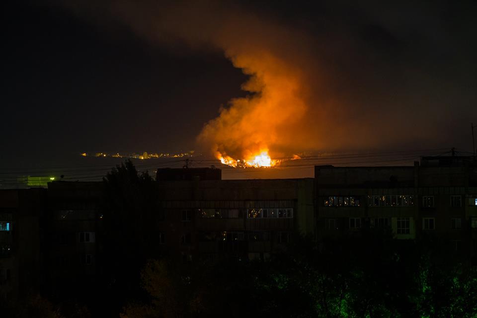 Gunoiștea capitalei a fost cuprinsă de flăcări azi-noapte