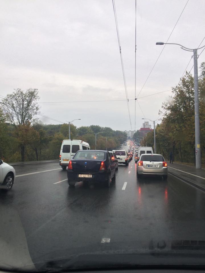 Din nou ambuteiaje în Chișinău. Se circulă bară la bară pe Alecu Russo