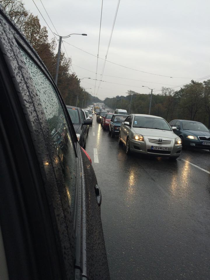 Din nou ambuteiaje în Chișinău. Se circulă bară la bară pe Alecu Russo