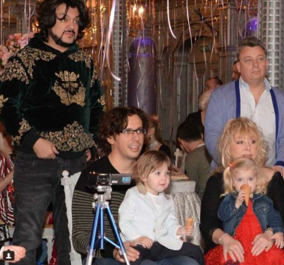 Gemenii Allei Pugaciova și Maxim Galkin, vedete la o petrecere mondenă