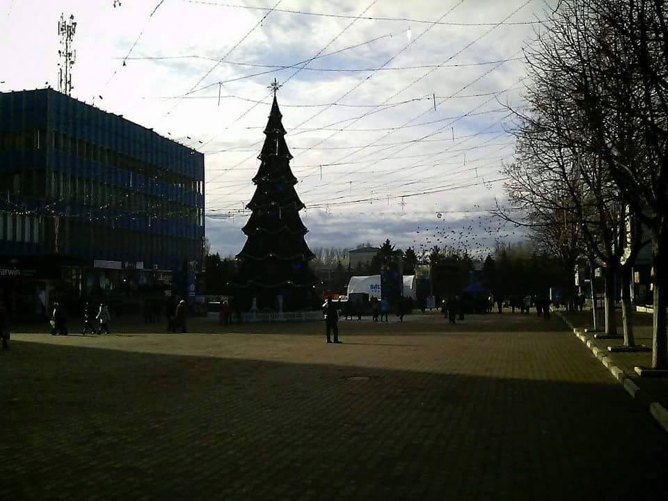 Bradul de sărbătoare din Bălți încă nu a fost demontat