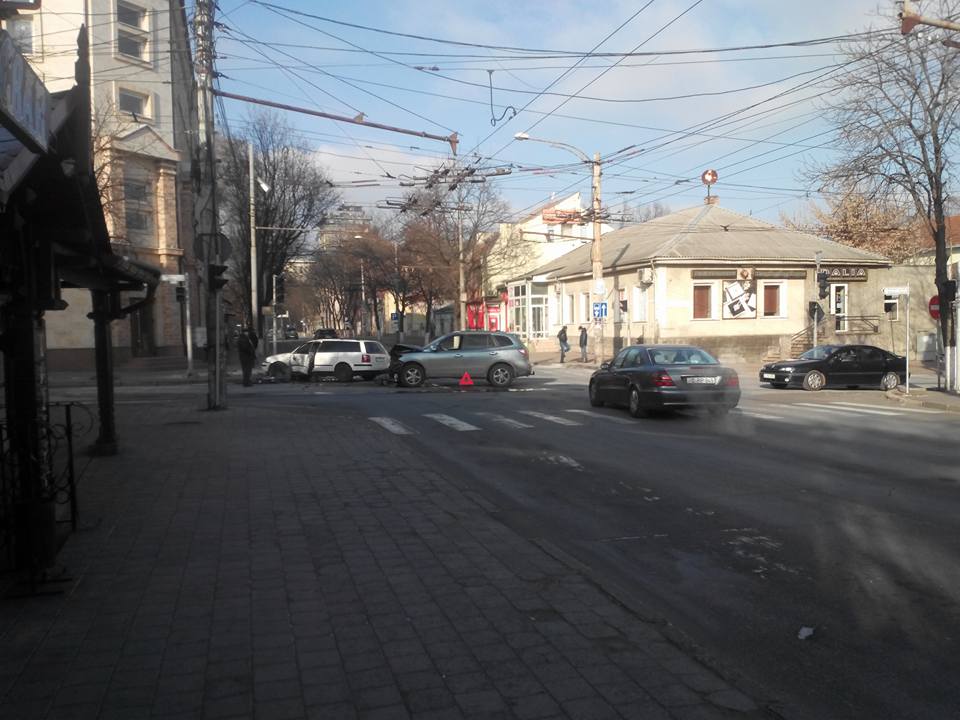 Accident în capitală. Două mașini au fost boțite