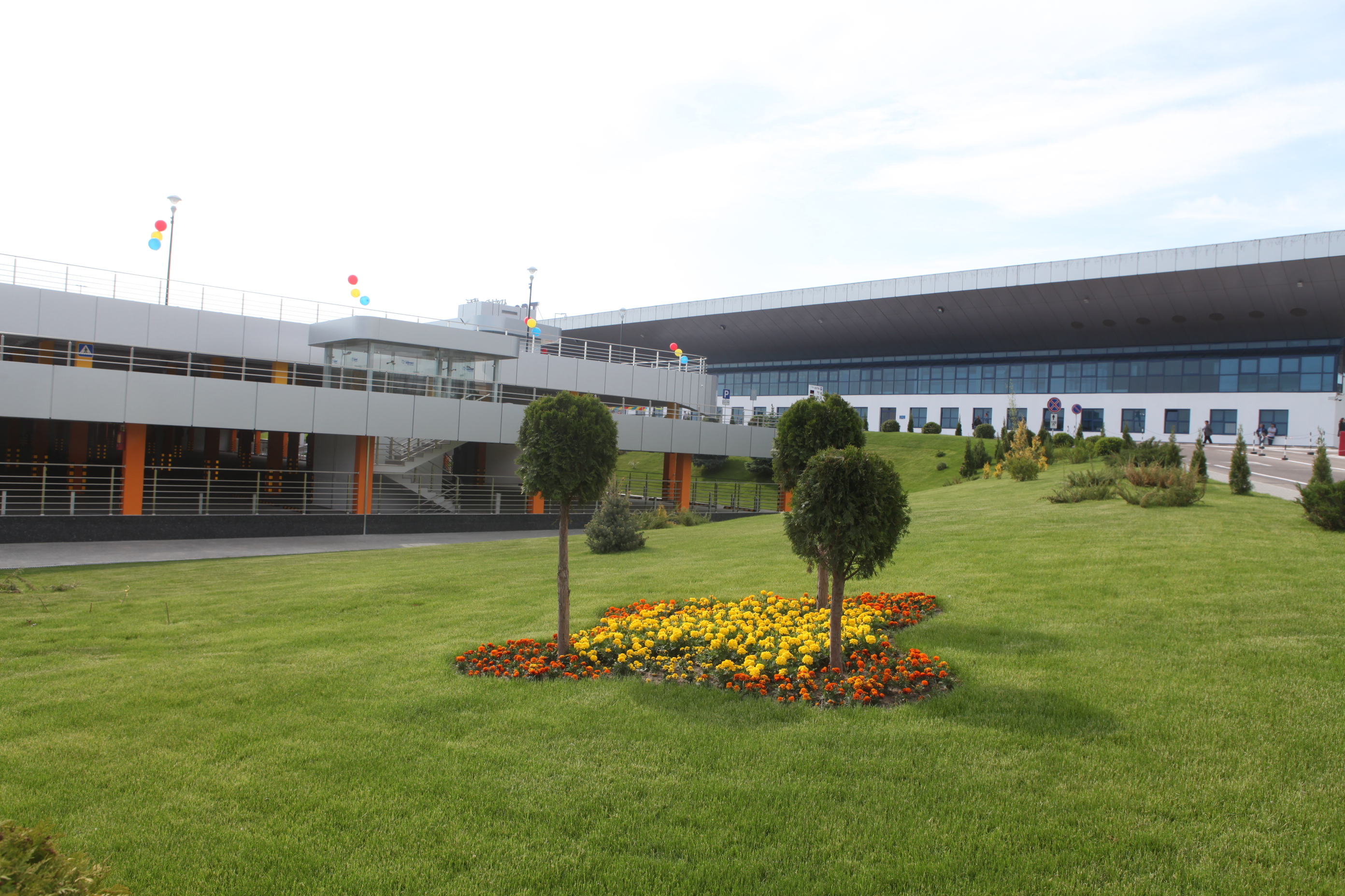 Noua parcare a Aeroportului Chișinău – „Cea mai bună construcție a anului 2015”