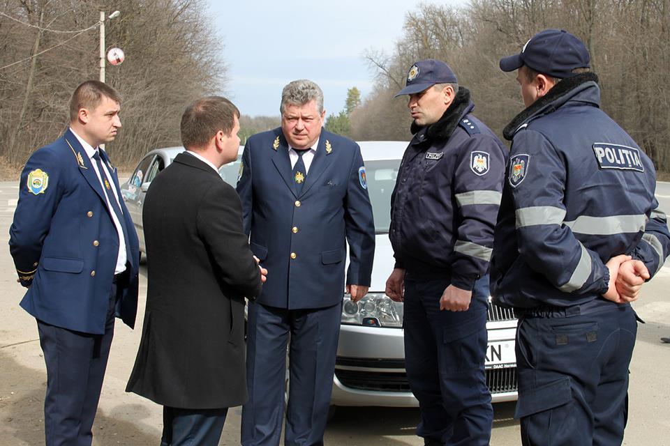 Comercializarea ghioceilor pe marginea drumului, soldată cu demiterea unui oficial