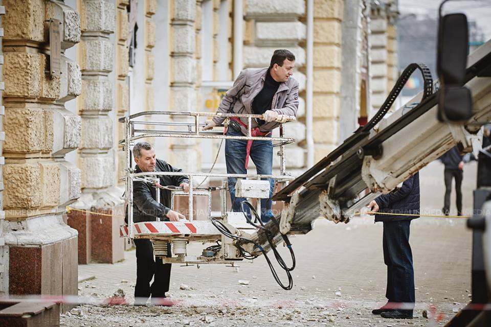 Fațada Primăriei Chișinău a intrat la reparație