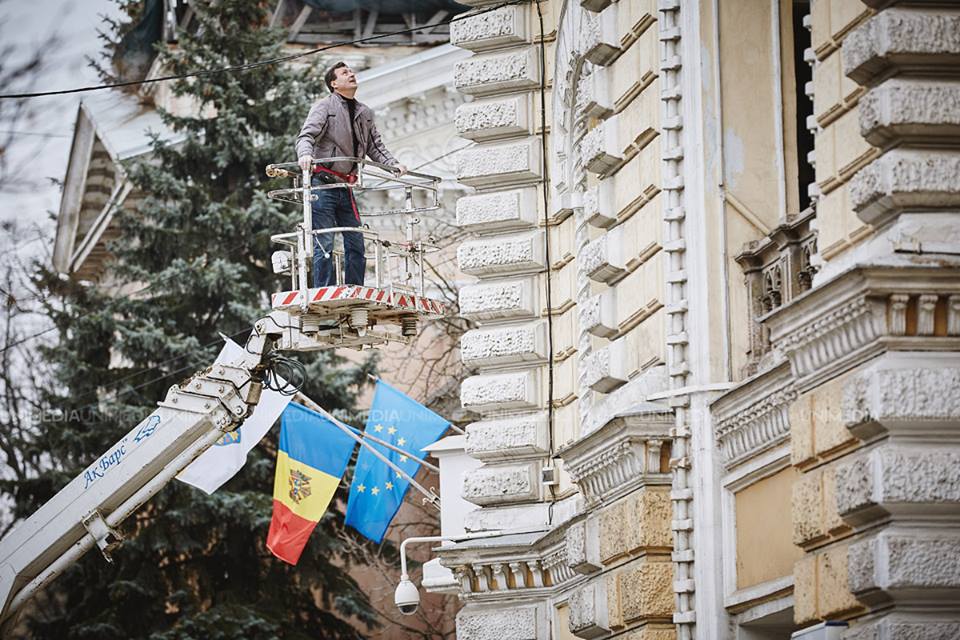 Fațada Primăriei Chișinău a intrat la reparație