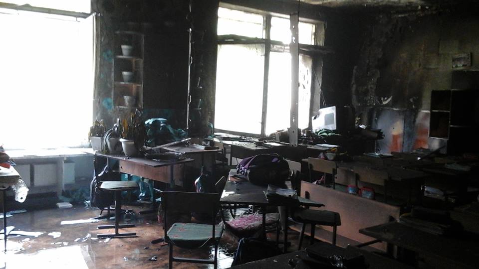 Incendiu la o școală din capitală. Una din sălile de curs a fost inundată de fum