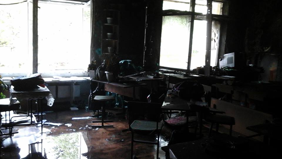 Incendiu la o școală din capitală. Una din sălile de curs a fost inundată de fum