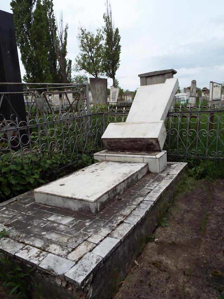 În cimitirul evreiesc din Soroca au fost distruse 14 morminte. Poliția e reținut trei minori