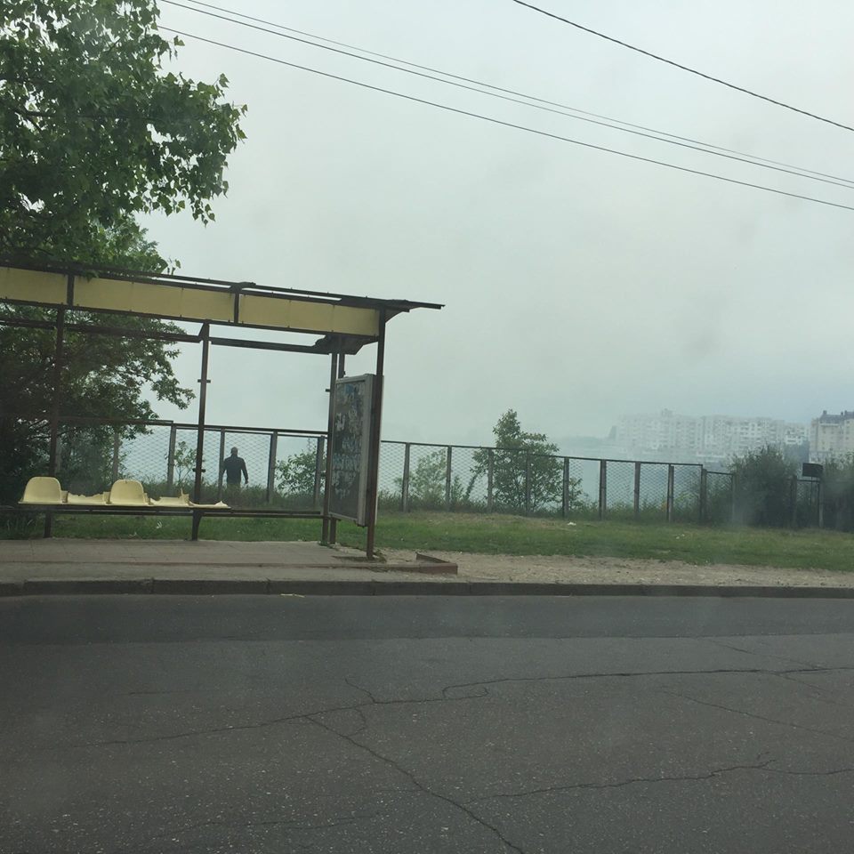 Incendiu de vegetație în capitală. Tot sectorul Botanica de sus este cuprins de fum