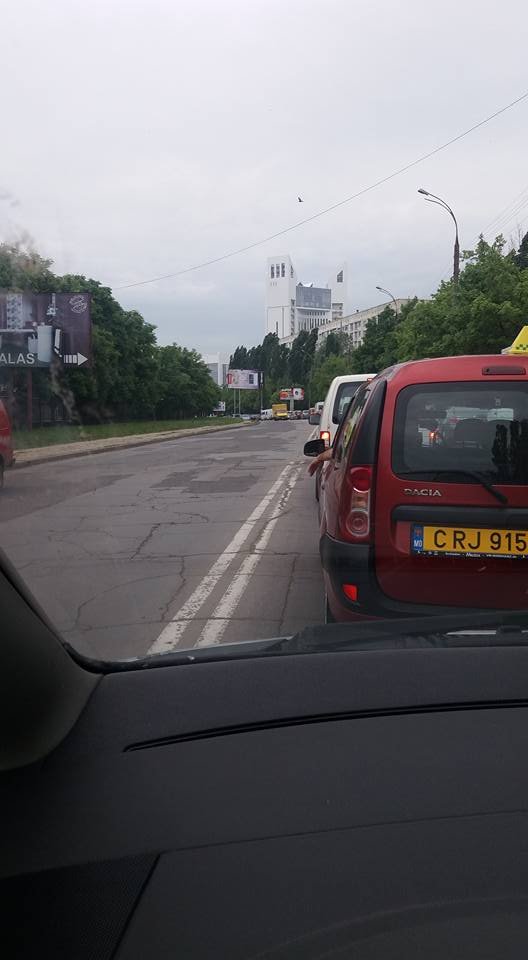 Trafic dat peste cap în capitală. Internauții supărați rău pe Chirtoacă