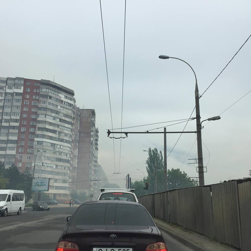 Incendiu de vegetație în capitală. Tot sectorul Botanica de sus este cuprins de fum
