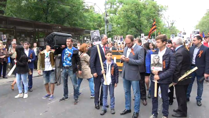 Socialiștii sărbătoresc „Ziua Victoriei”. Au organizat un marș prin centrul capitalei