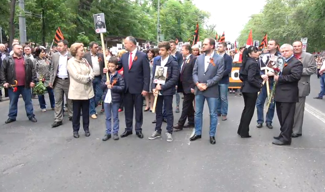 Socialiștii sărbătoresc „Ziua Victoriei”. Au organizat un marș prin centrul capitalei