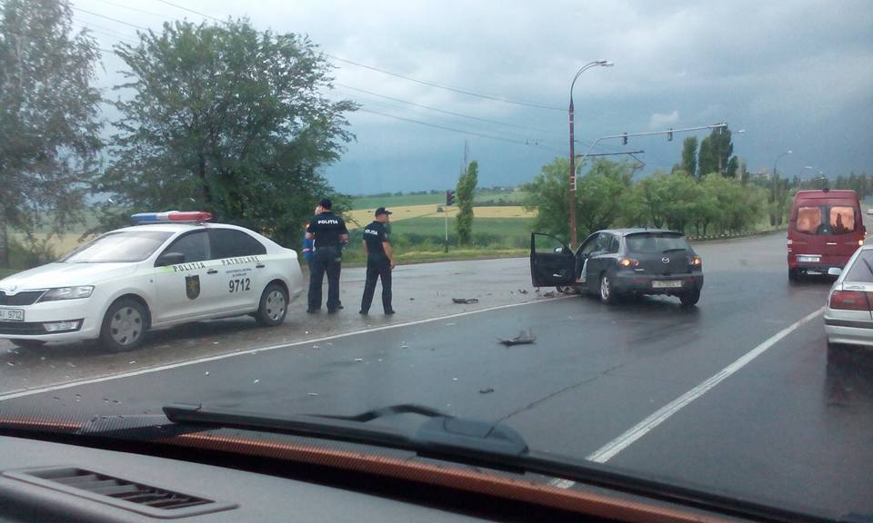 Accident cu implicarea unui ambulanțe în apropierea Gării de Sud