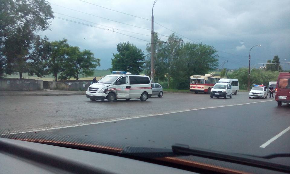 Accident cu implicarea unui ambulanțe în apropierea Gării de Sud