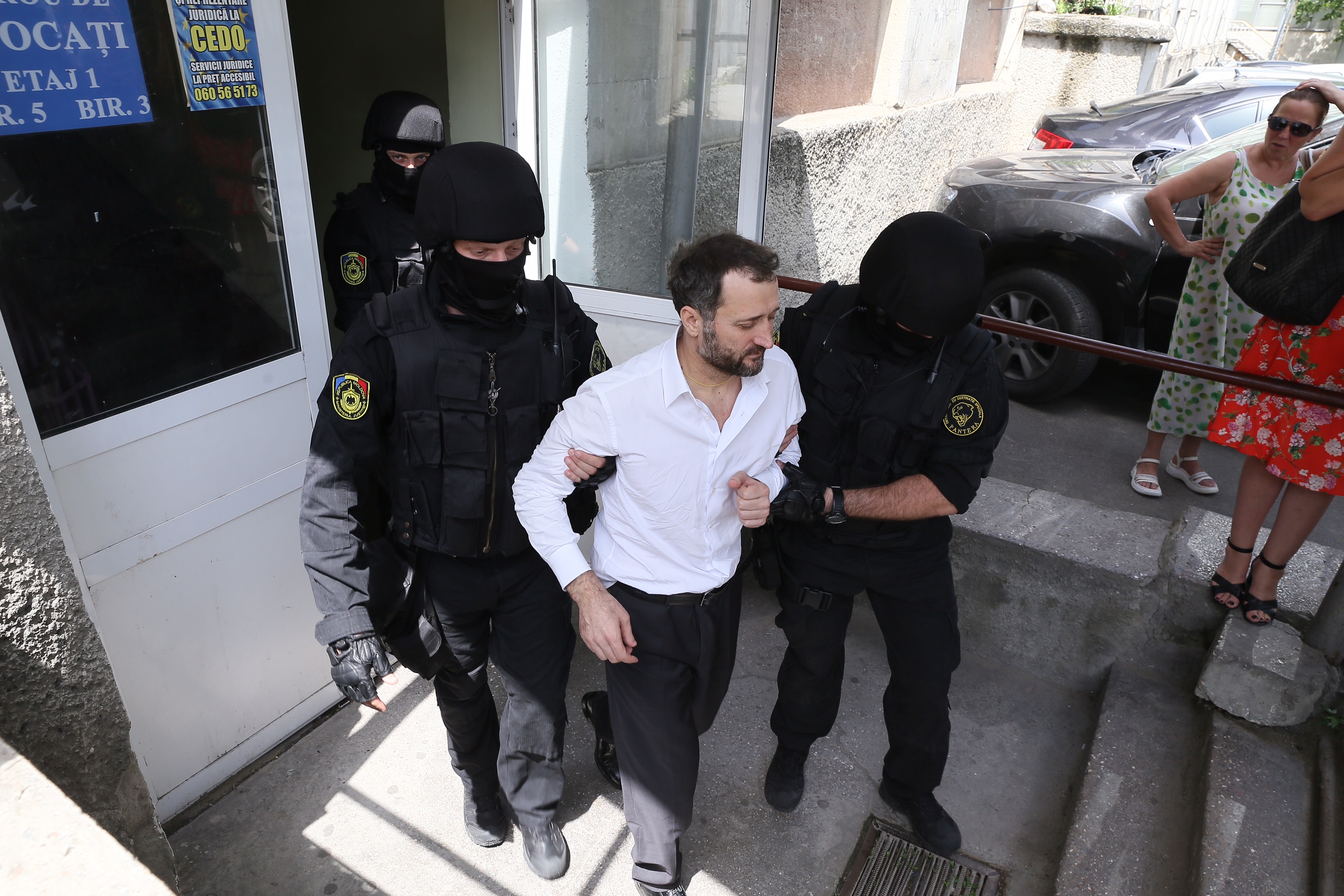La un pas să cadă. Cum a fost scos Vlad Filat din Judecătoria Buiucani
