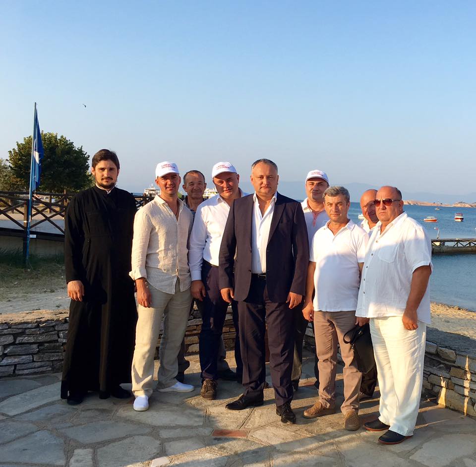 Dodon, împreună cu mai mulți membri ai PSRM, în vacanță