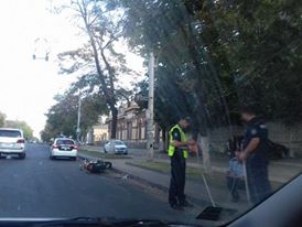 Accident pe bulevardul Ștefan cel Mare. Un motociclist a fost aruncat la câțiva metri