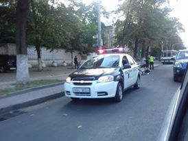 Accident pe bulevardul Ștefan cel Mare. Un motociclist a fost aruncat la câțiva metri