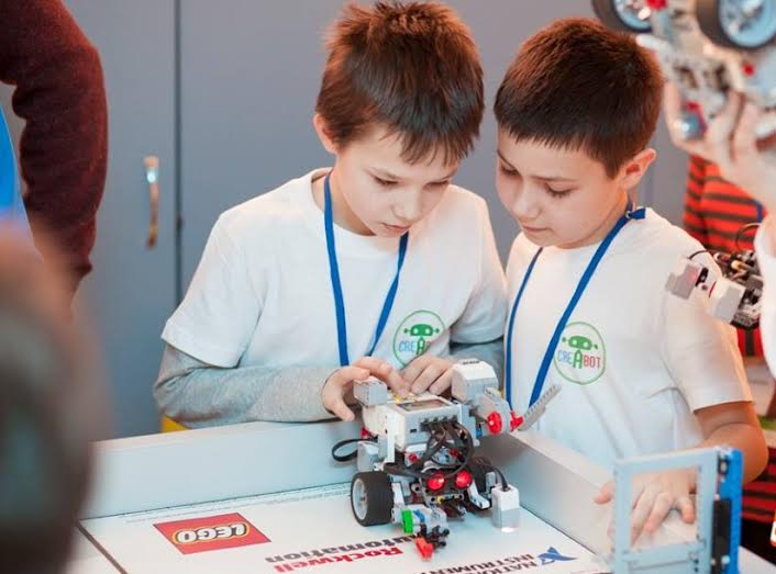 În bibliotecile din Moldova vor fi create Cluburi de robotică
