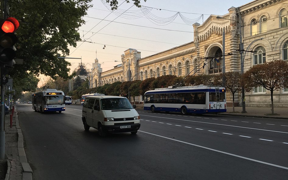 Marcaj curbat "ciudat" pe bulevardul Șefan cel Mare din capitală
