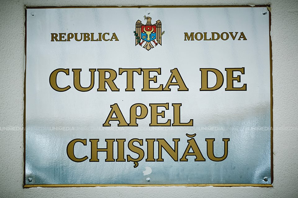 Cazul Victoriei Pruteanu, examinat Curtea de Apel Chișinău. Mai multe persoane au venit să o susțină pe femeie