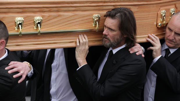 Jim Carrey, dat în judecată pentru omorul de culpă a iubitei sale. Este învinuit de mama acesteia