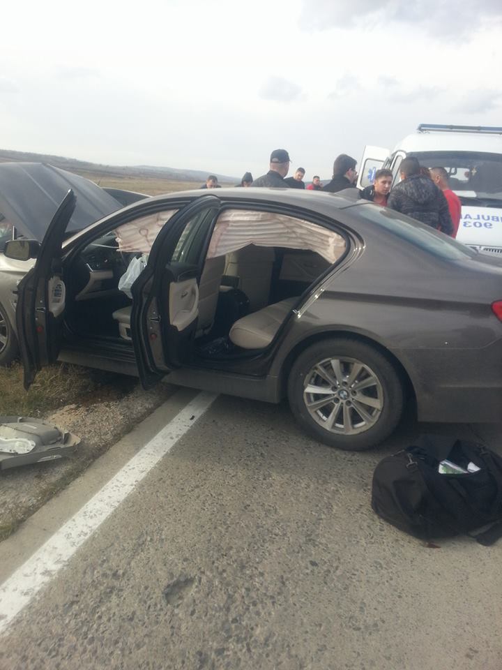 Un BMW, un Mercedes și o Șkoda s-au ciocnit violent pe traseu