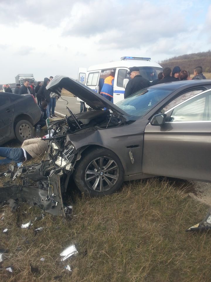 Un BMW, un Mercedes și o Șkoda s-au ciocnit violent pe traseu