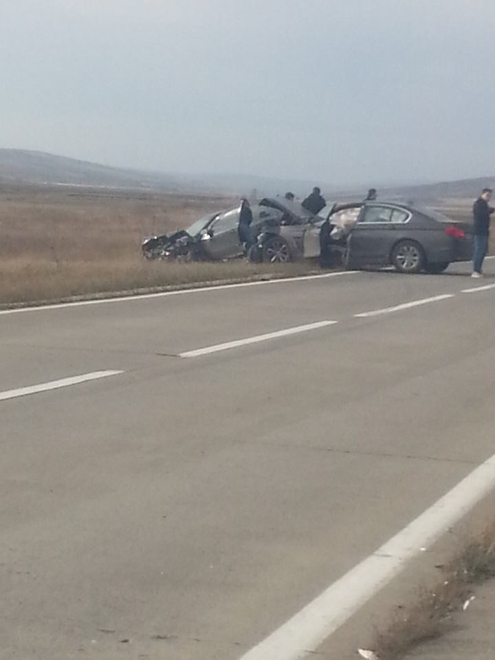 Un BMW, un Mercedes și o Șkoda s-au ciocnit violent pe traseu