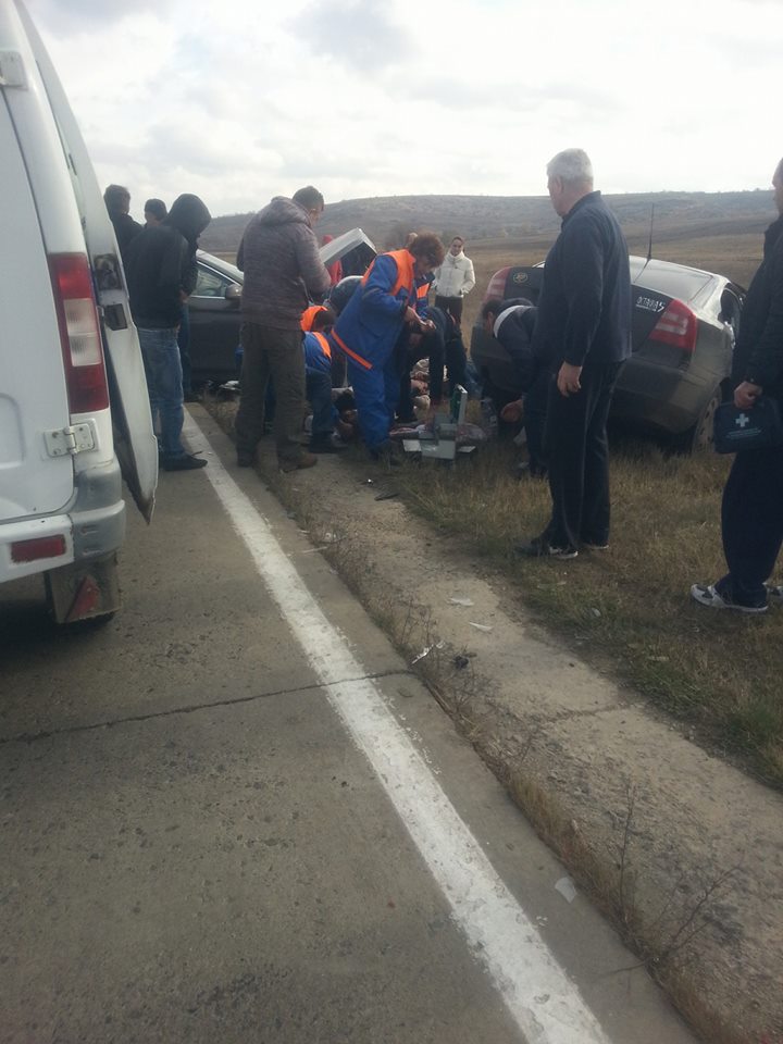 Un BMW, un Mercedes și o Șkoda s-au ciocnit violent pe traseu