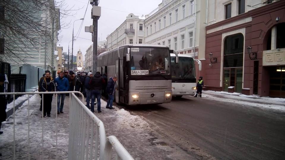 Cetățenii moldoveni din Rusia merg la vot organizat, cu autobuze