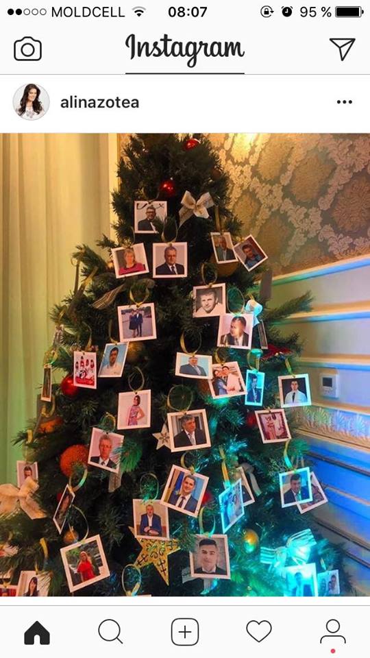 Brad cu pozele invitaților. Cum a fost ornamentat pomul de Crăciun de la petrecerea Alinei Zotea