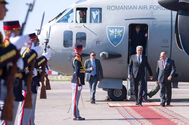Viorica Dăncilă a fost întâlnită la Chişinău de către Pavel Filip