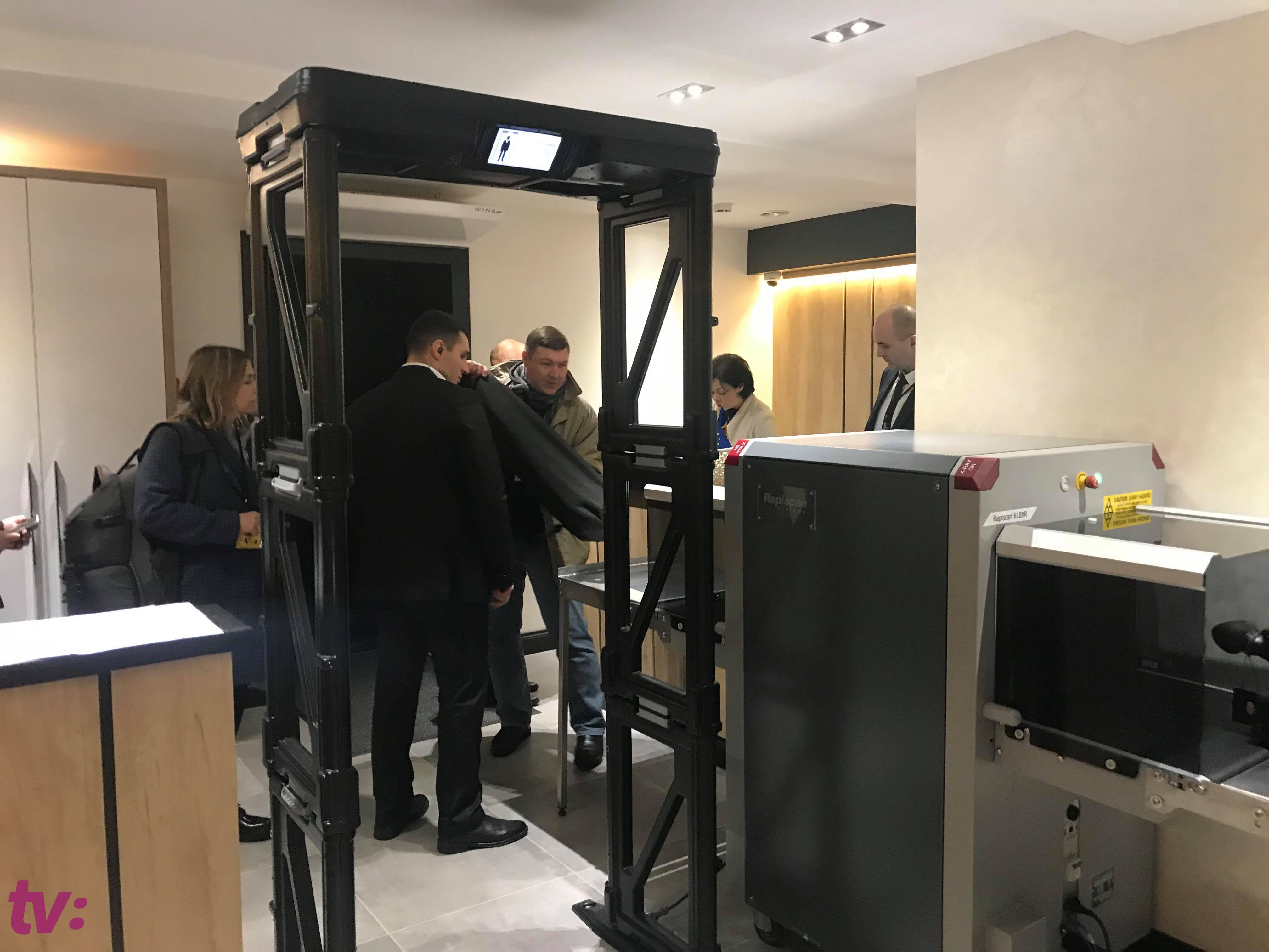 Măsuri de securitate fără precedent pentru jurnalişti în sediul PDM