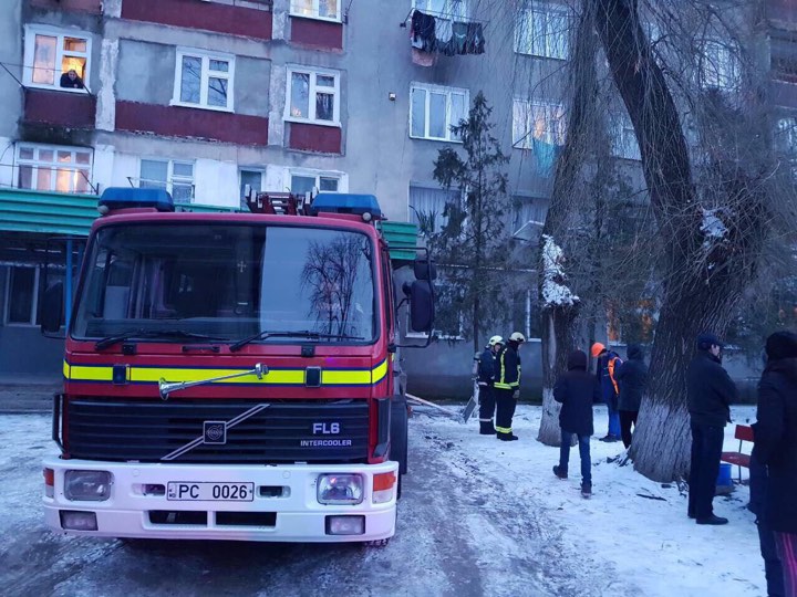 La un pas de incendiu, după ce o butelie cu gaz a explodat într-un cămin din Bălți