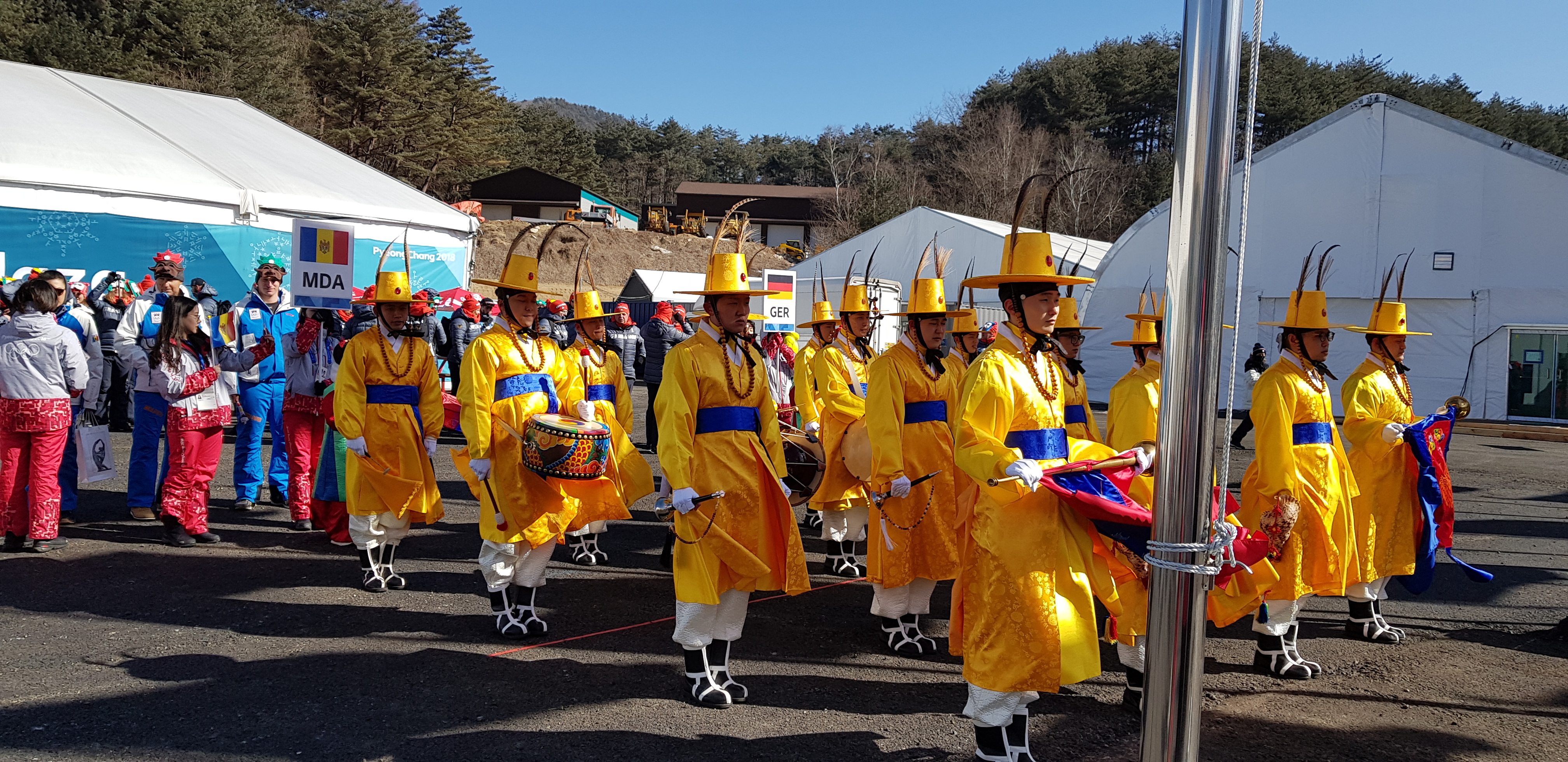 Sportivii moldoveni au ajuns în Satul Olimpic, în PyeongChang: A fost deja arborat drapelul R. Moldova