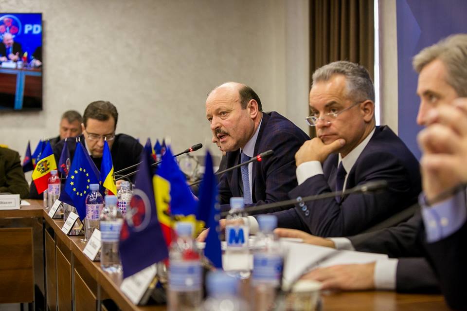 Guvernul și conducerea Parlamentului s-au reunit la sediul Partidului Democrat