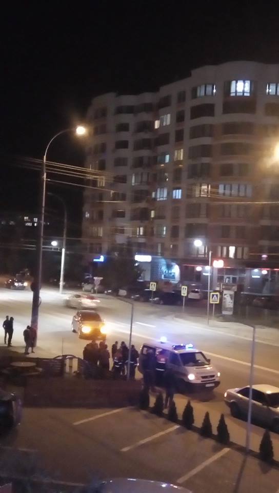 Adolescenți loviți pe trecerea de pietoni pe strada Alba Iulia din Capitală