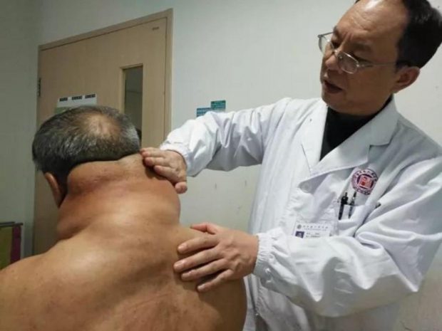 Cum arată pensionarul care a consumat alcool zilnic, timp de 30 de ani