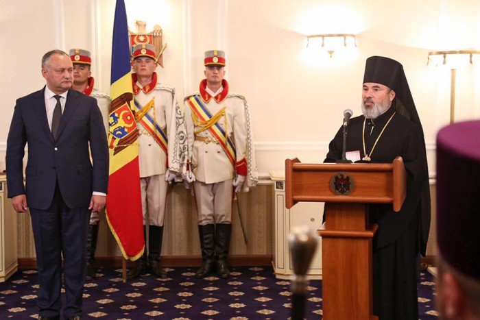 Și iarăși înconjurat de preoți: Igor Dodon a decorat cu distincții de stat 16 slujitori ai bisericii; Episcopului Marchel se numără printre ei Și iarăși înconjurat de preoți: Igor Dodon a decorat cu distincții de stat 16 slujitori ai bisericii; Episcopului Marchel se numără printre ei