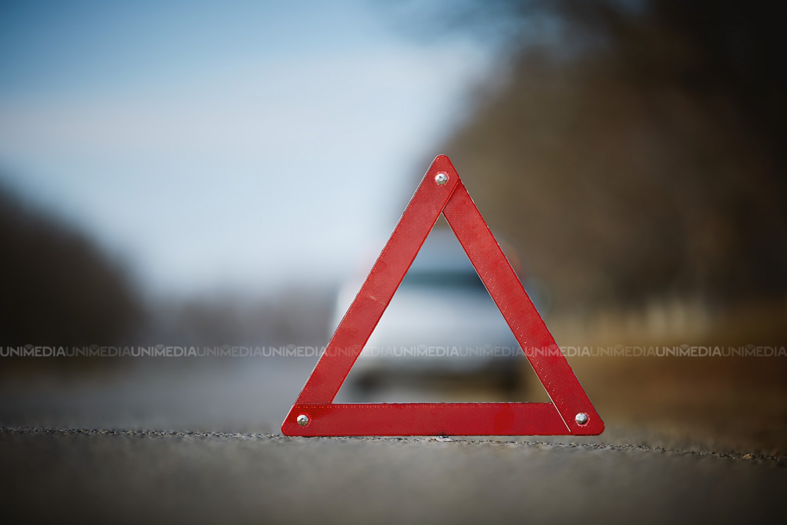 Accident cu implicarea a două mașini și două mirobuze: Trei maturi și un copil, transportați la spitalul din Ștefan Vodă