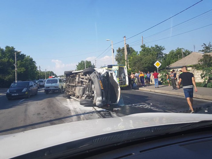 (foto) Accidentul de la Peresecina: 12 persoane, spitalizate (foto) Accidentul de la Peresecina: 12 persoane, spitalizate