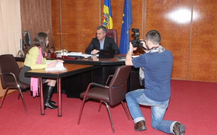 Adevărul: Plahotniuc a coborât din prezidiul Parlamentului, dar nu pleacă din biroul de prim-vicespeaker Adevărul: Plahotniuc a coborât din prezidiul Parlamentului, dar nu pleacă din biroul de prim-vicespeaker