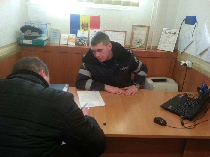(video) Alexei Dimitrov, cel care a fost lovit de un procuror, a fost amendat pentru injurii și deteriorarea Mercedesului omului legii (video) Alexei Dimitrov, cel care a fost lovit de un procuror, a fost amendat pentru injurii și deteriorarea Mercedesului omului legii