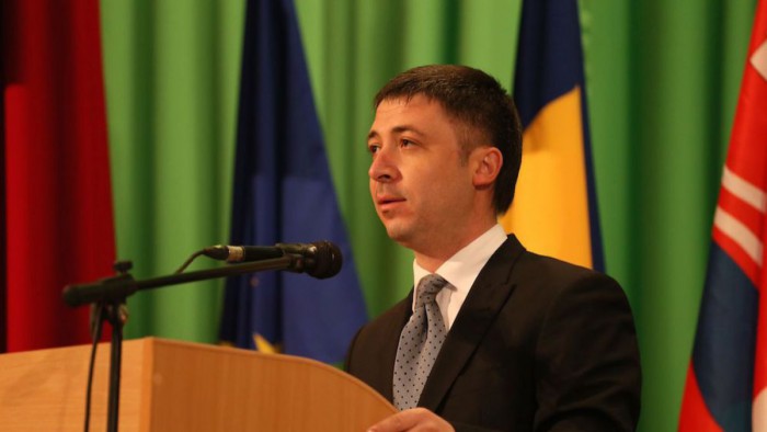 Alte două persoane au fost reținute în dosarul fostului președinte al raionului Criuleni. Este vorba de fostul vicepreședinte și șoferul lui Rotaru Alte două persoane au fost reținute în dosarul fostului președinte al raionului Criuleni. Este vorba de fostul vicepreședinte și șoferul lui Rotaru