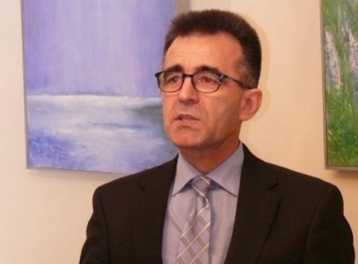 Ambasadorul RM la Bucureşti: Decretul lui Dodon privind retragerea cetăţeniei lui Băsescu ar putea fi declarat neconstituţional Ambasadorul RM la Bucureşti: Decretul lui Dodon privind retragerea cetăţeniei lui Băsescu ar putea fi declarat neconstituţional